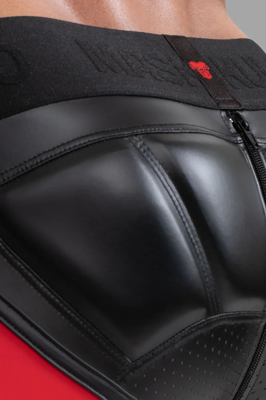 Shorts de Ciclismo 'Big Bulge'. Preto e Vermelho