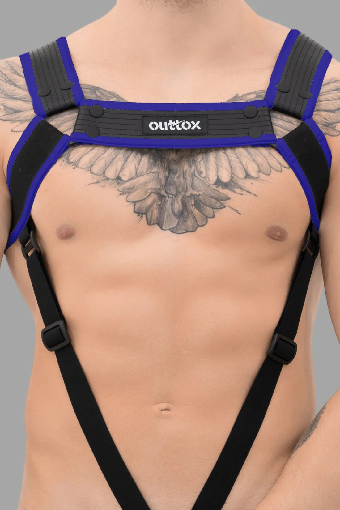 Outtox. Arnés corporal con broches. Negro y azul