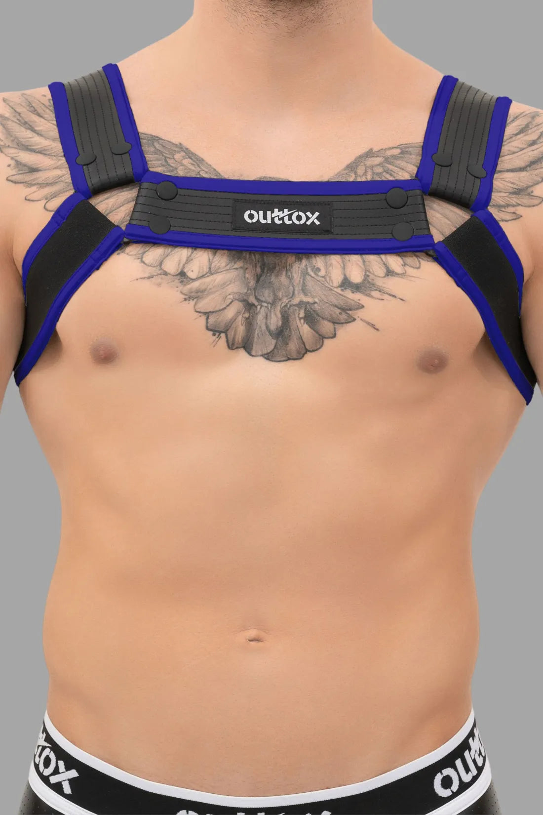 Outtox. Bulldog Harness com Snaps. Preto e Azul