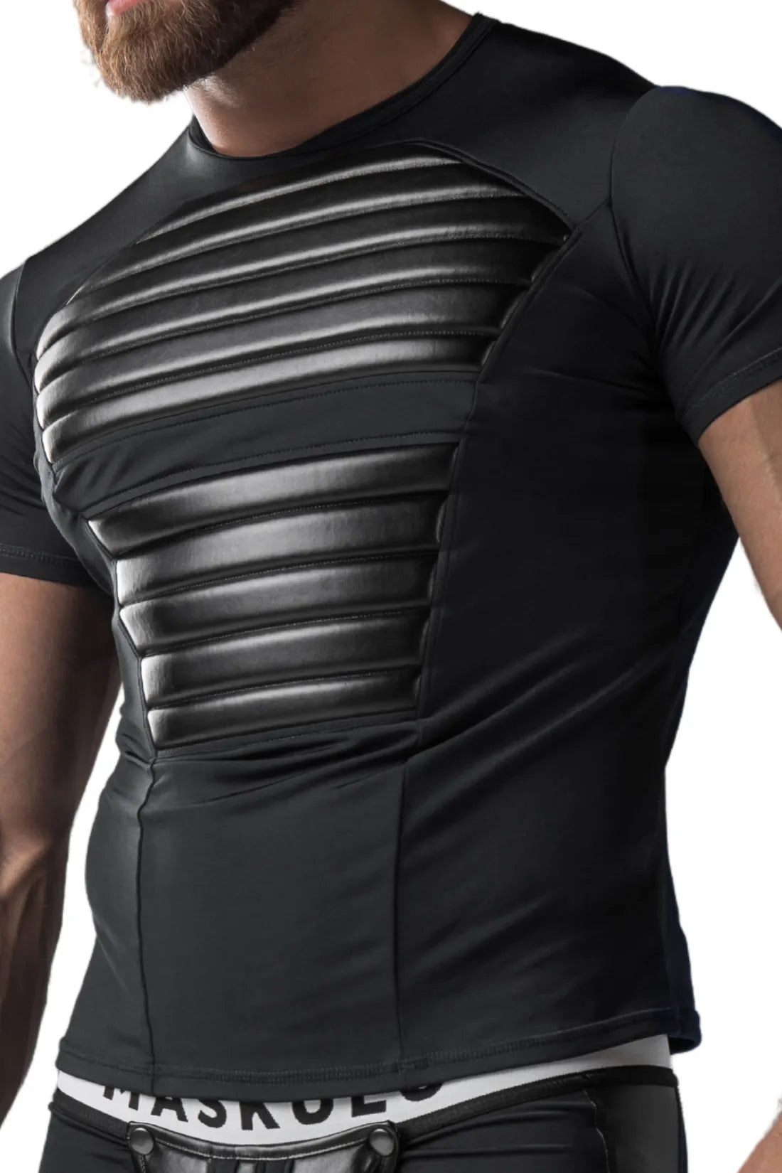 Armored. Camiseta masculina. Spandex. Almofadas frontais. Preto