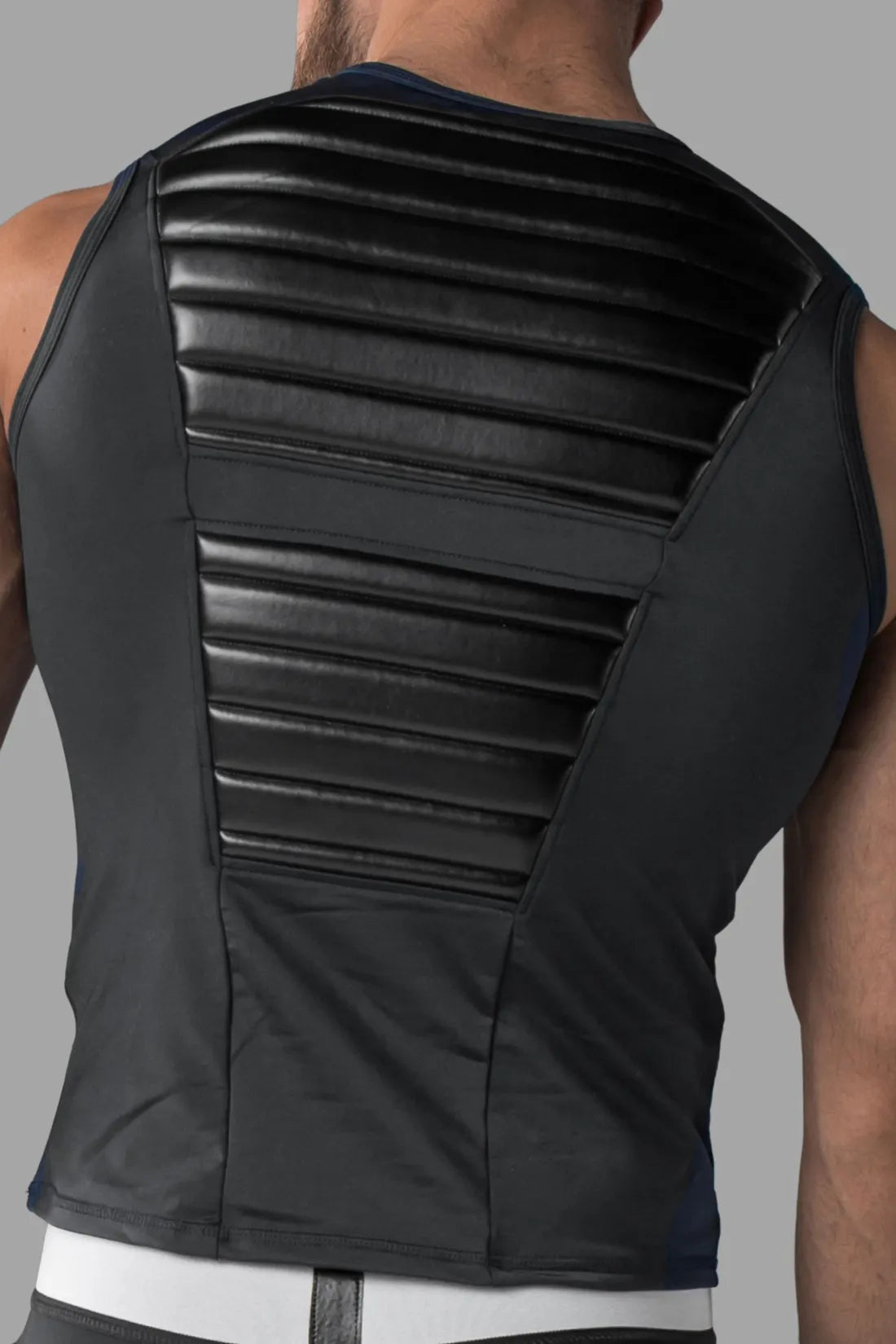 Armored. Regata masculina. Spandex. Almofadas frontais. Preto