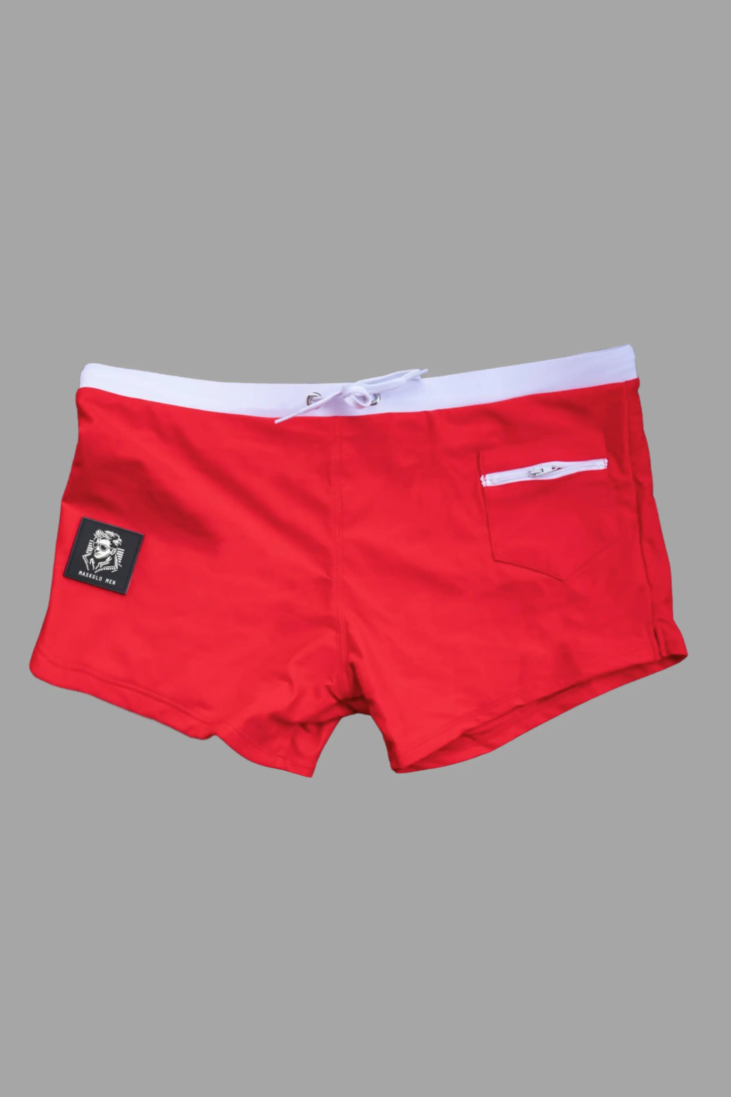 Derek Chase. Club Shorts met Zak. Rood + Wit