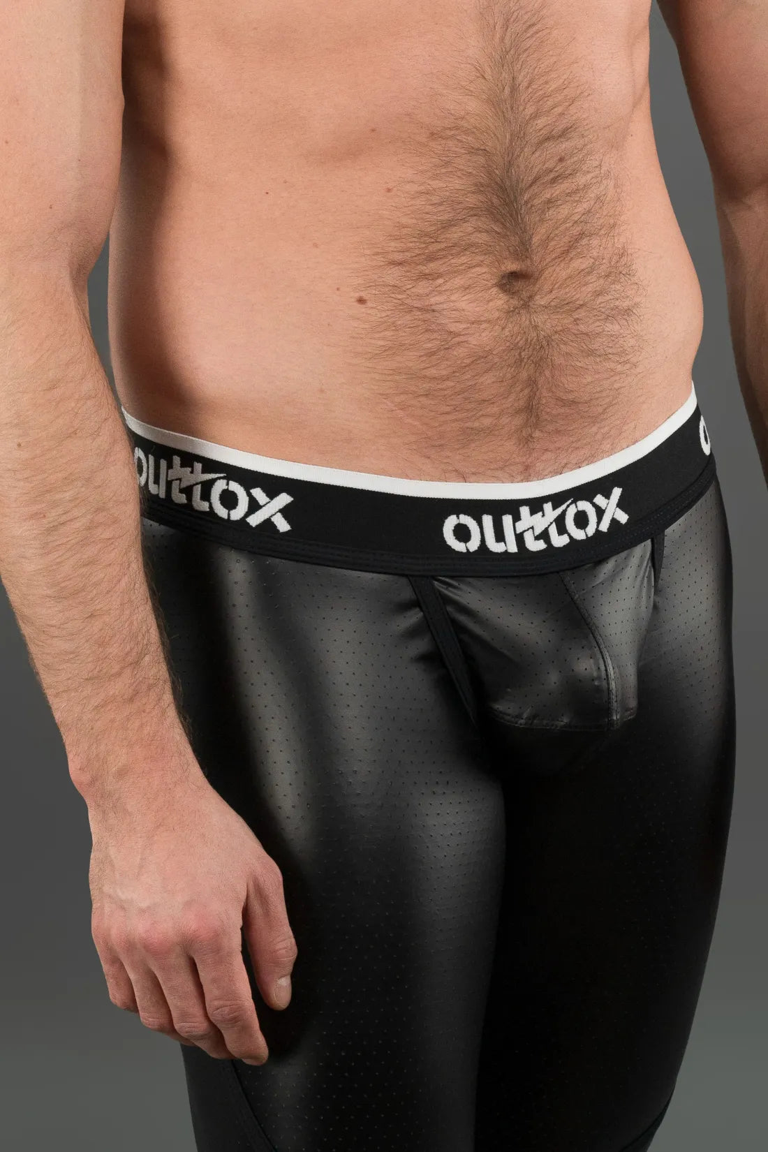 Outtox. Leggings traseiras com zíper e tapa-sexo de pressão. Preto