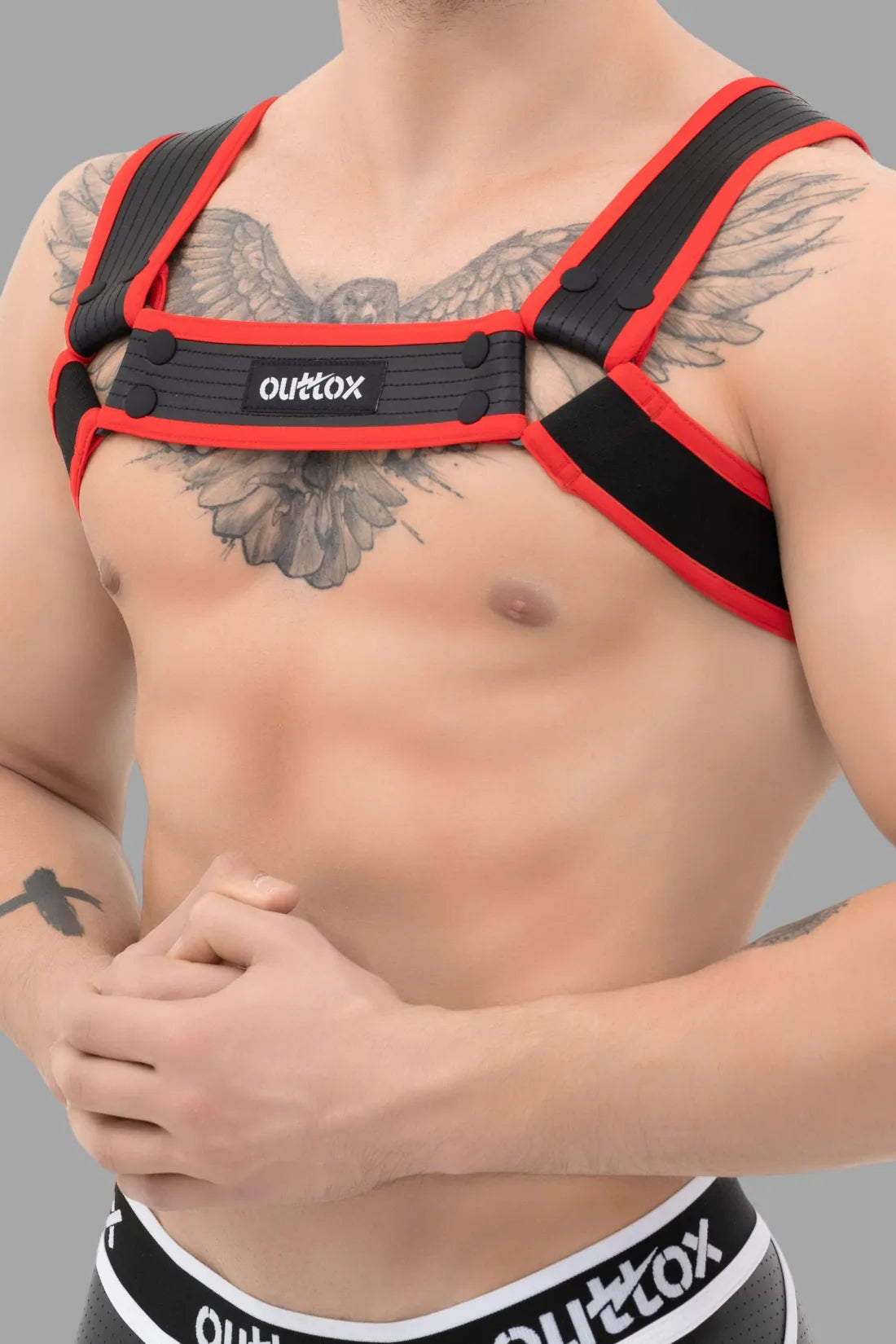 Outtox. Bulldog Harness with Snaps. Black & Red