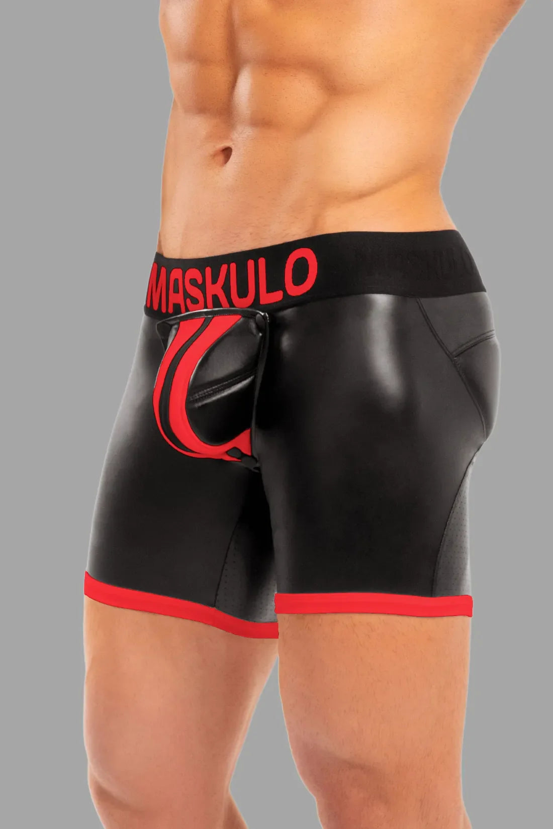 Pantalones cortos básicos con almohadillas. Cremallera trasera. Negro y rojo