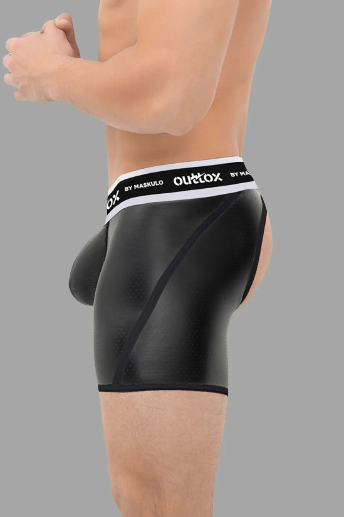 Outtox. Shorts traseiros abertos com tapa-sexo de pressão. Preto