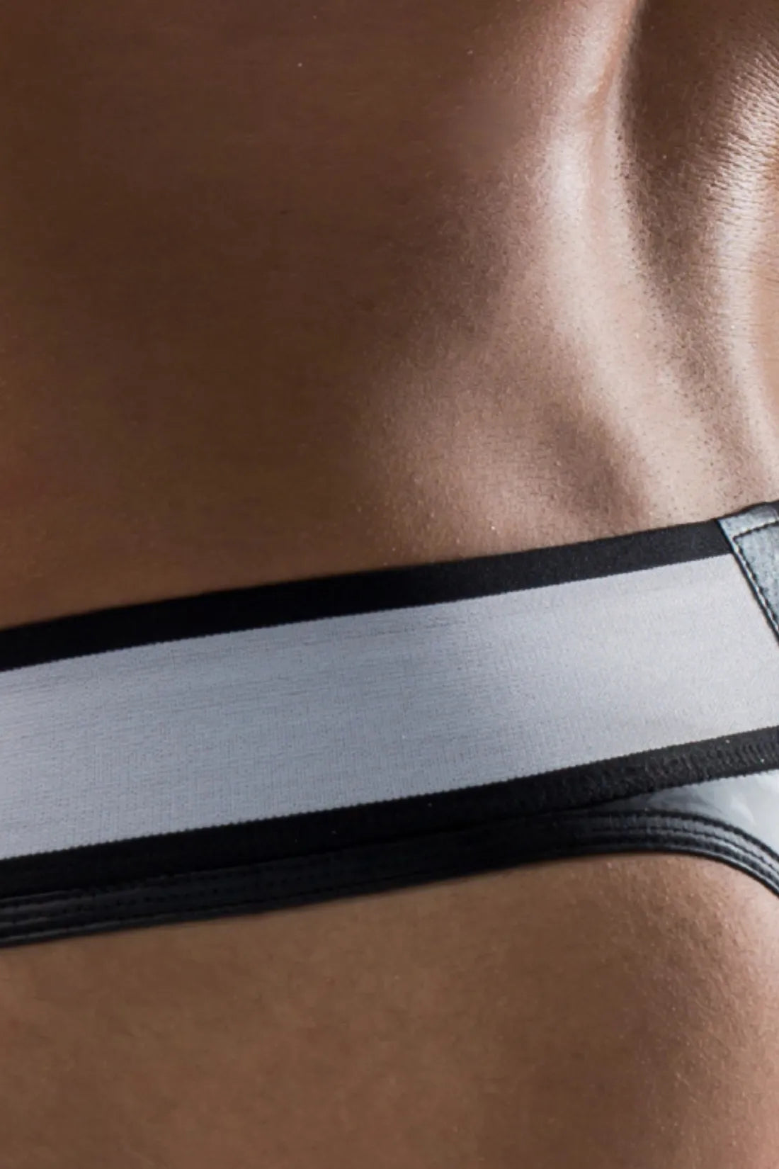 Tangas para hombre. Bragueta desmontable. Negro