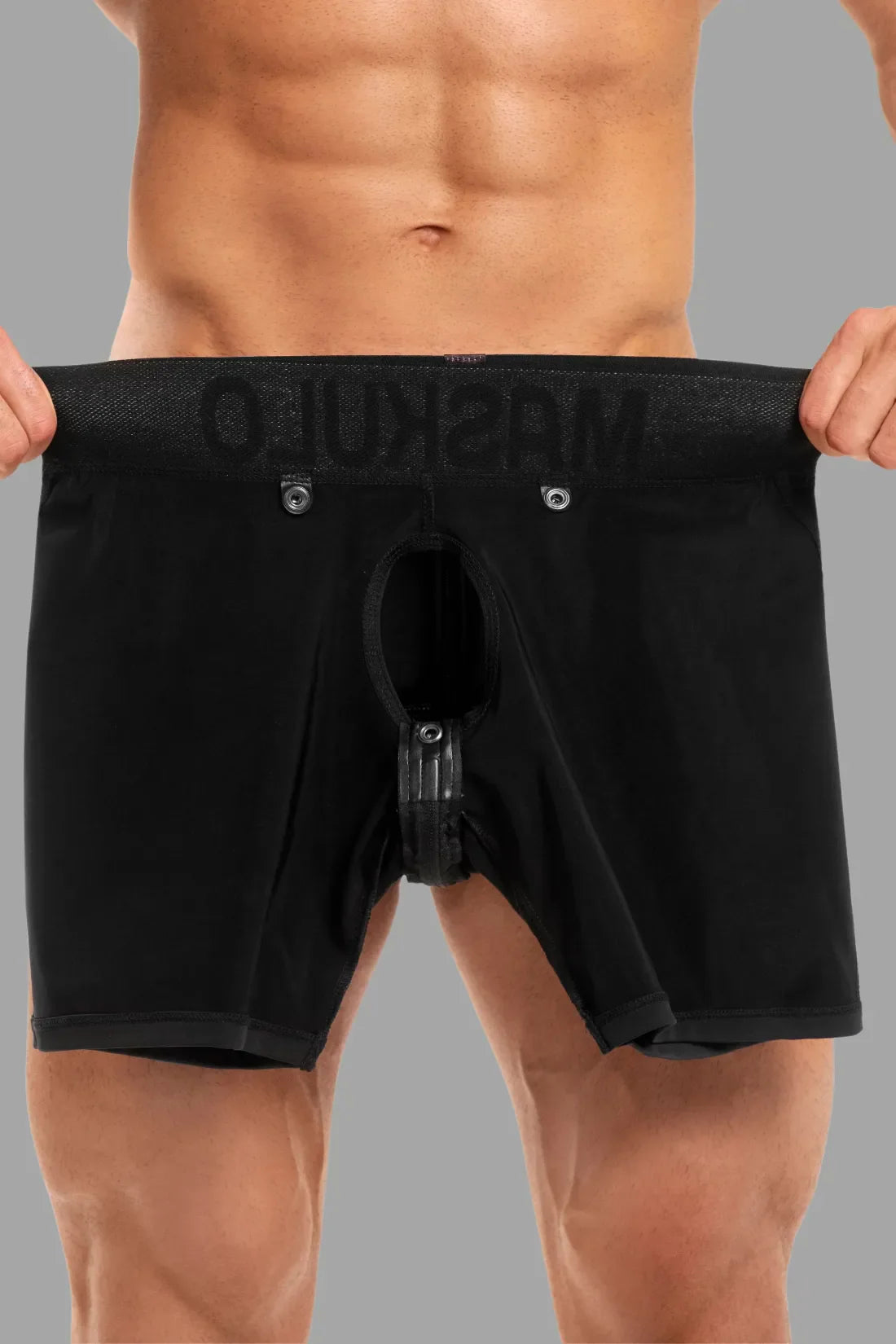 Shorts básicos com almofadas. Parte traseira com zíper. Preto