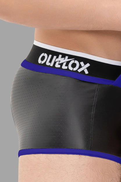 Outtox. Short à coffre ouvert avec braguette à boutons-pression