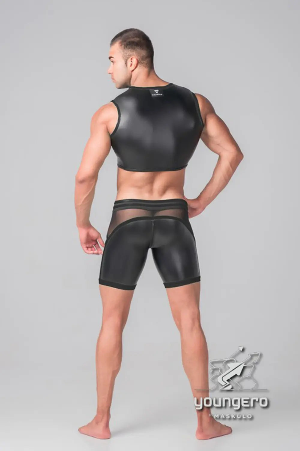 Youngero. Crop Top. Black