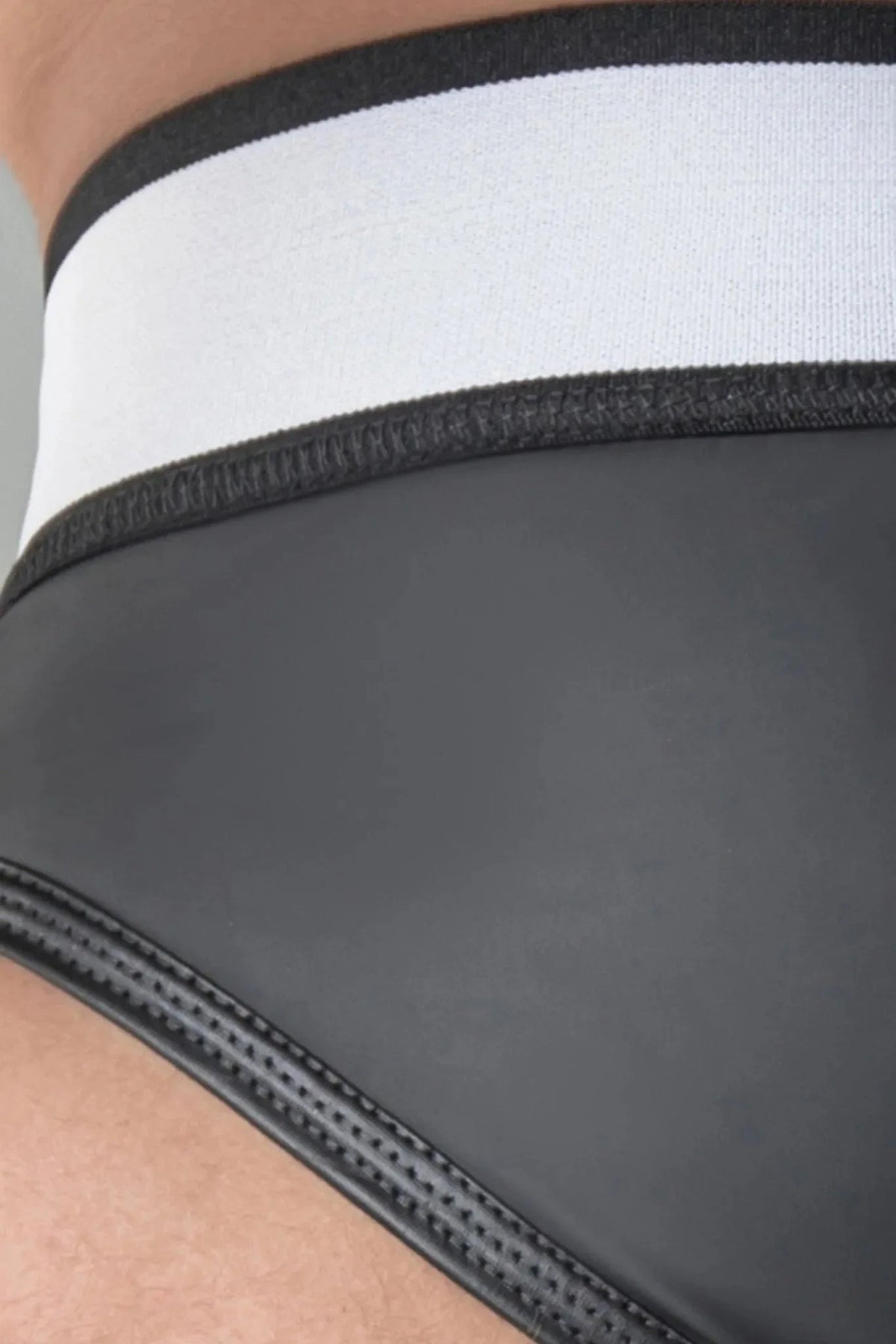 Armored. Rubber look Briefs. Detachable pouch. Open rear. Black - MBR107-Y1 - Maskulo US NY FL