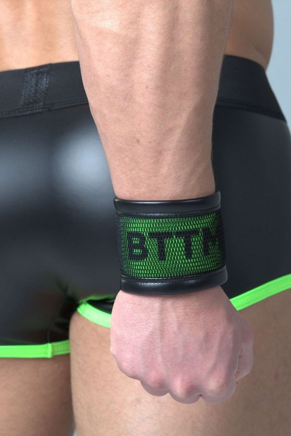 Youngero BTTM Green Neon. Role Wristband - MAC182-Y1 - Maskulo US NY FL
