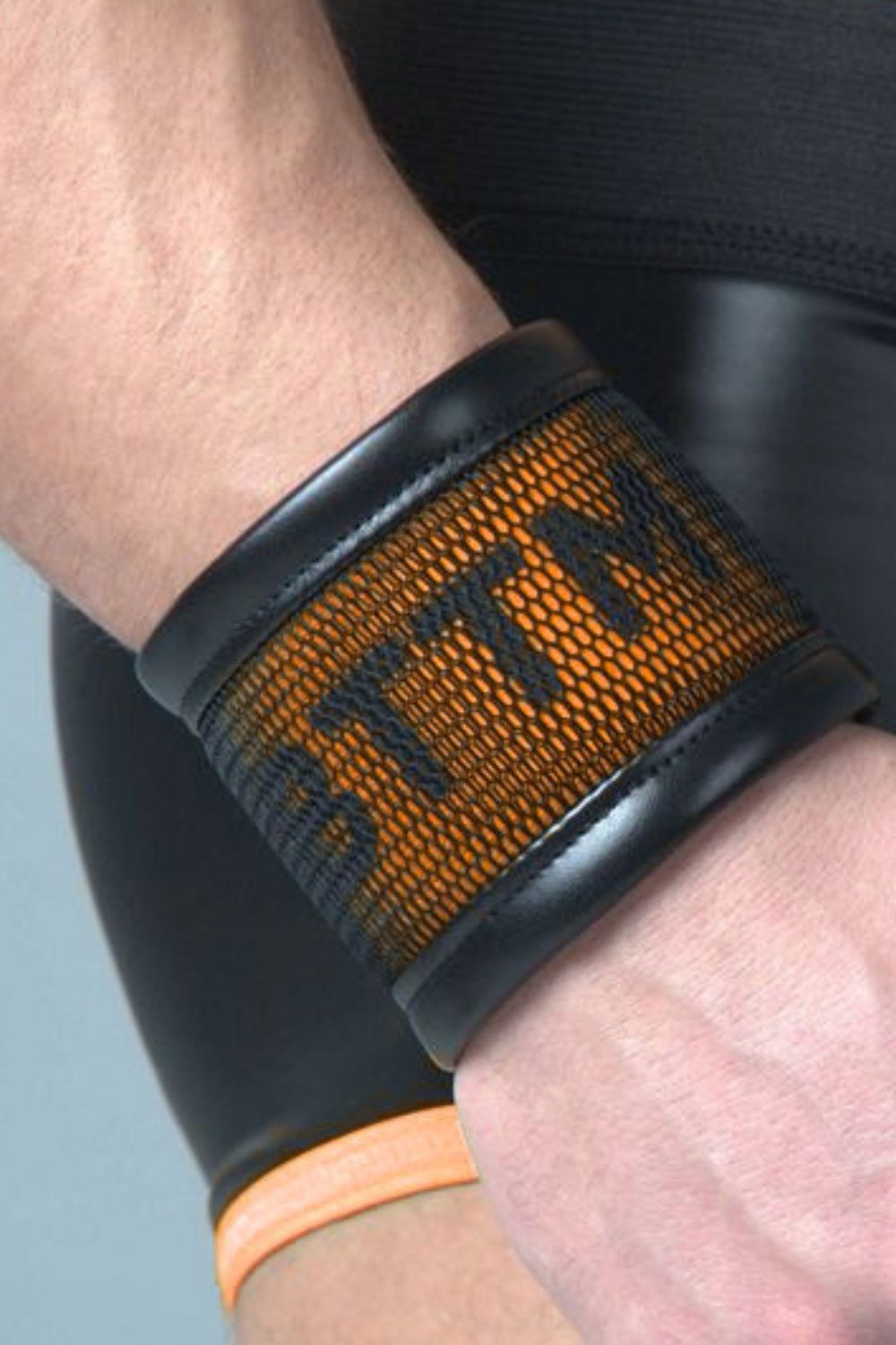 Youngero BTTM Orange Neon. Role Wristband - MAC174-Y1 - Maskulo US NY FL