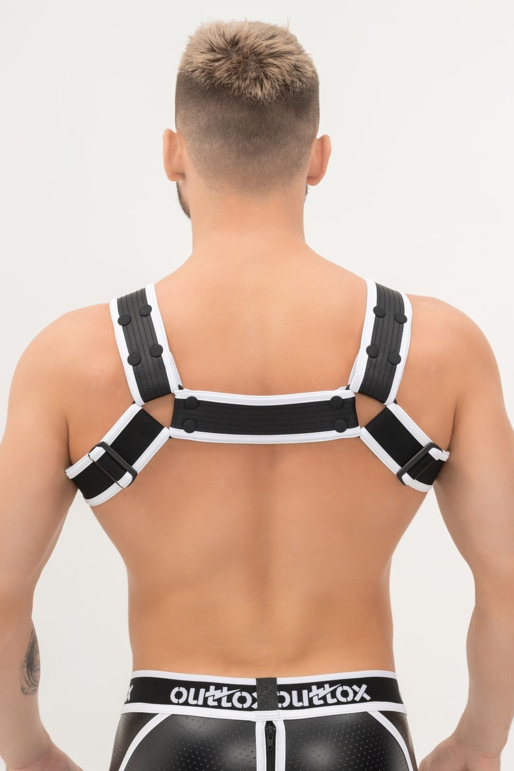 Outtox. Bulldog Harness with Snaps. Black+White